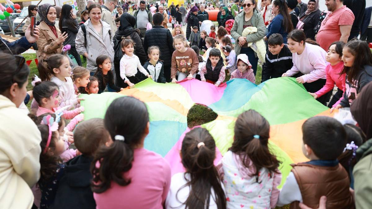 Bayraklı’da Çocuk Kitap Şenliği yoğun ilgi gördü