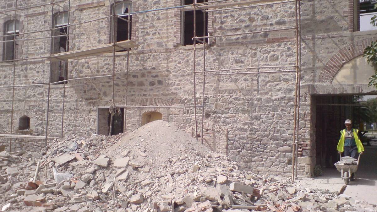 Başkan Tugay, Meslek Fabrikası’nın 19 yıl önceki görüntülerini paylaştı: “Neredeydiniz o yıllarda?”