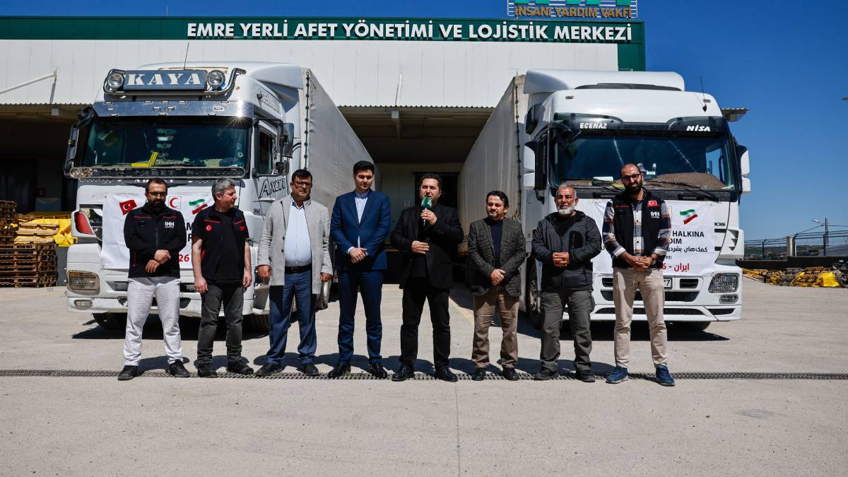 Türkiye'den İran'a 5 tır insani yardım