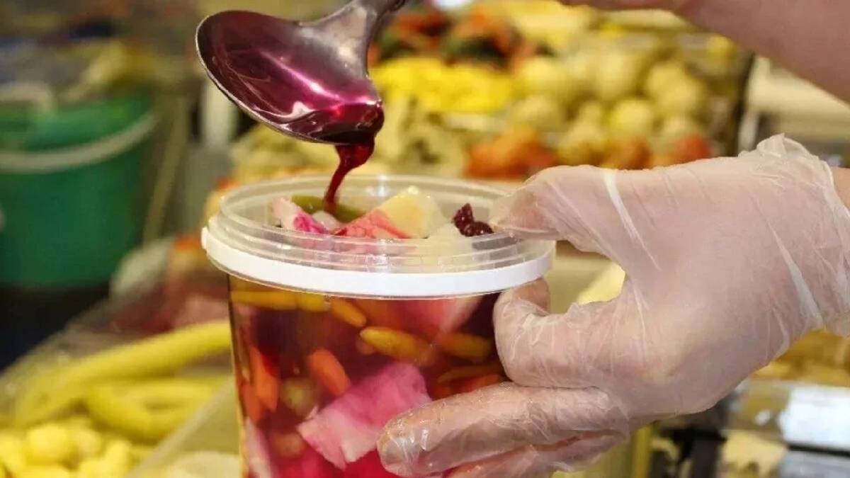 Herkes bunu deniyor: Turşu suyuna 1 kaşık ekleyin, faydalarını deneyimleyin