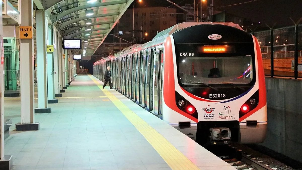 Son Dakika Marmaray'da intihar: Üsküdar durağında seferlere ara verildi mi, son durum ne?