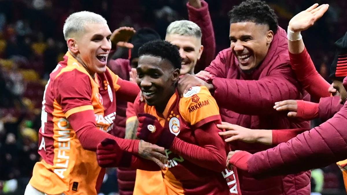 Galatasaray'da ilk ayrılık belli oldu