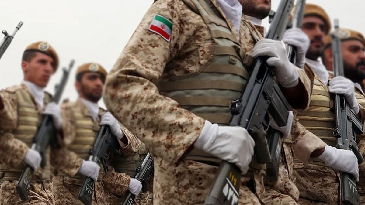 İran'da 14 milyon kişi savaşa katılmak için kayıt yaptı