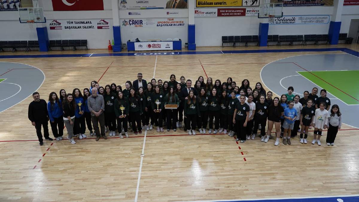 Başkan Sarıkurt: “Şampiyon kızlarımızla gurur duyuyoruz”
