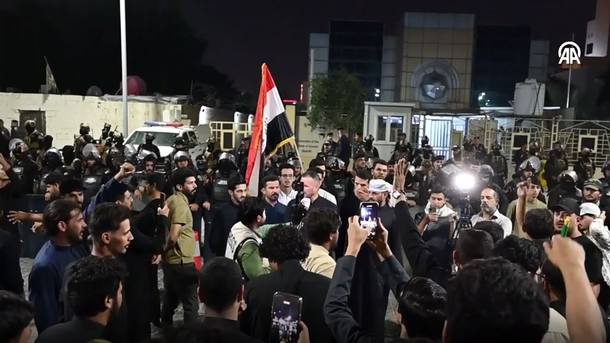 Irak'ta sokaklar hareketli: Protestocular Kuveyt Başkonsolosluğu'nu bastı