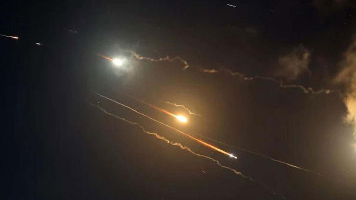 Körfez'de kırmızı alarm: İran üç ülkeye füze yağdırdı