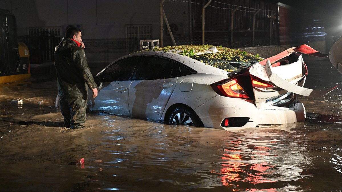 Osmaniye'yi sağanak vurdu, dereler taştı: 2 kişi hayatını kaybetti