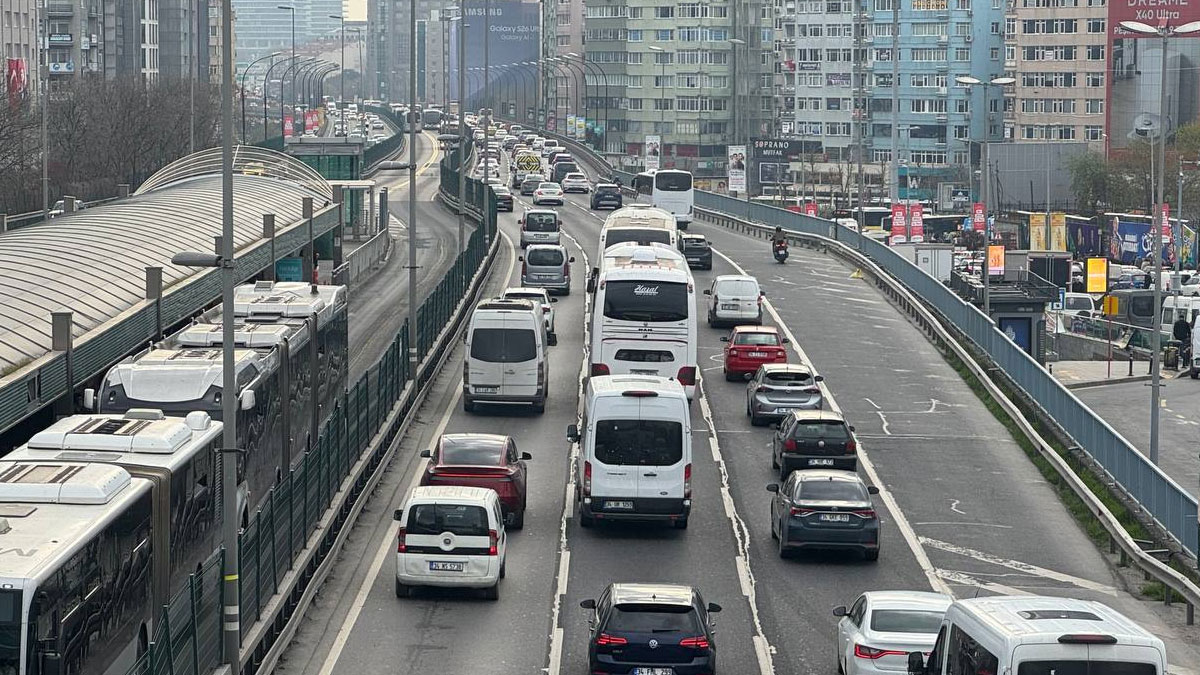 İstanbul'da Anadolu Yakası'ndaki trafik yoğunluğu yüzde 83'e ulaştı