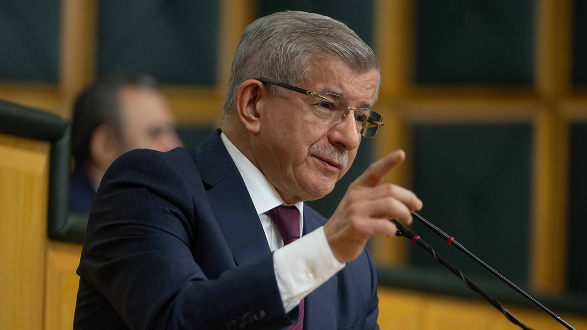 Davutoğlu: Kimse Türkiye'yi savaşta tarafsız kaldın diye ödüllendirmez