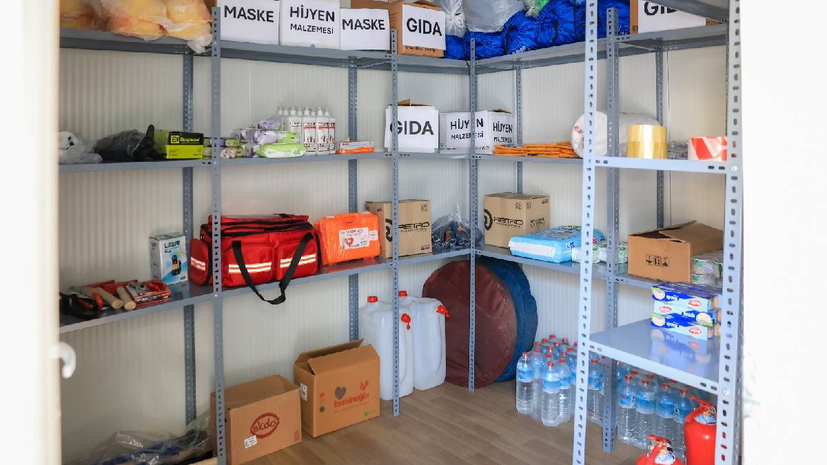 Başkan Anıl Yetişkin’in hayati projesi büyümeye devam ediyor: Efeler genelindeki afet destek konteyneri sayısı 5’e yükseldi