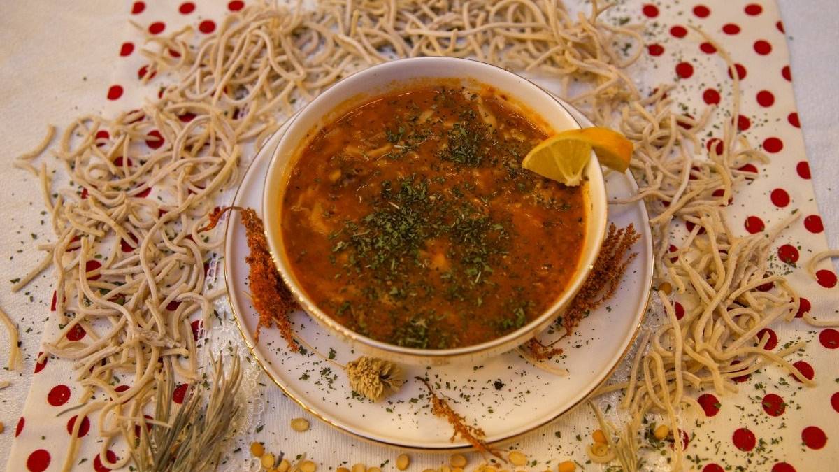 Asırlık lezzet sofralarınızı süslesin! Elazığ’ın şifa kaynağı Mukaşerli Erişte Çorbası