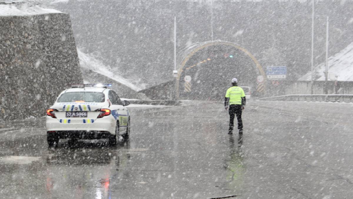 Nisan ayında kar yağışı etkili oldu! Bazı iller beyaz örtüyle kaplandı
