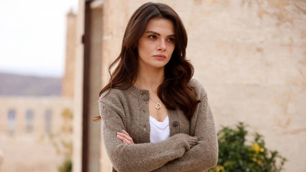 Gözaltı kararı verilen Uzak Şehir dizisinin yıldız oyuncusu Sinem Ünsal'dan ilk açıklama: Haberleri şu an öğrendim