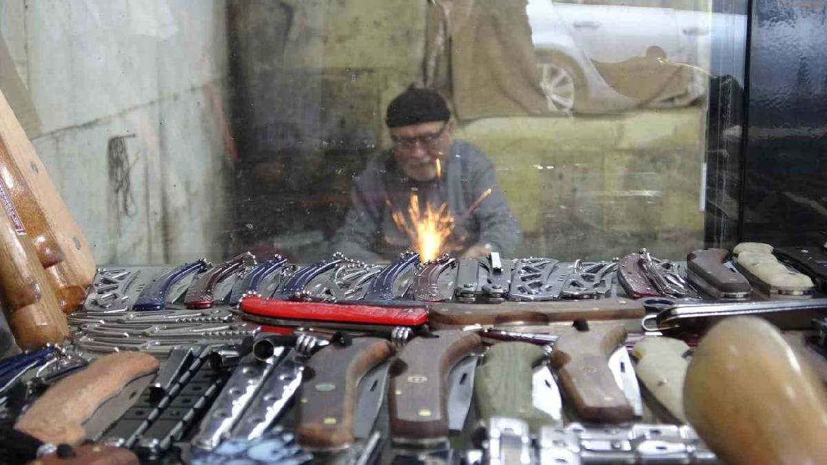 10 yaşında başladı 67 yılı geride bıraktı: 5 metrekarede yıllardır alın teri döküyor