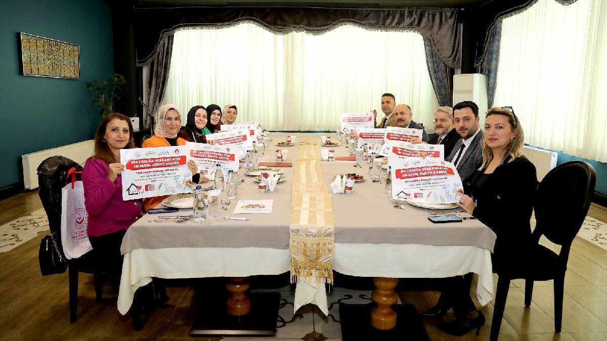 “Haydi Gaziantep Koruyucu Aile Olalım” ve “Sofranda Bana Da Yer Var Mı?” temalı yemek altlıkları tanıtıldı