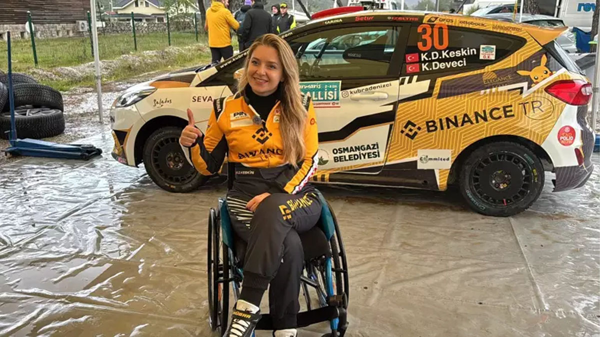 "Otomobil Benim Özgürlük Kapım": Türkiye’nin ilk engelli kadın pilotundan çifte başarı!