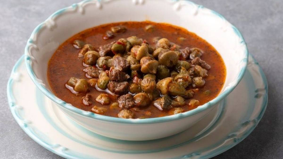 Mevlevi geleneğiyle şekillenen lezzet! Düğün yemeklerinin olmazsa olmazı: Meşhur Konya bamya çorbası tarifi…