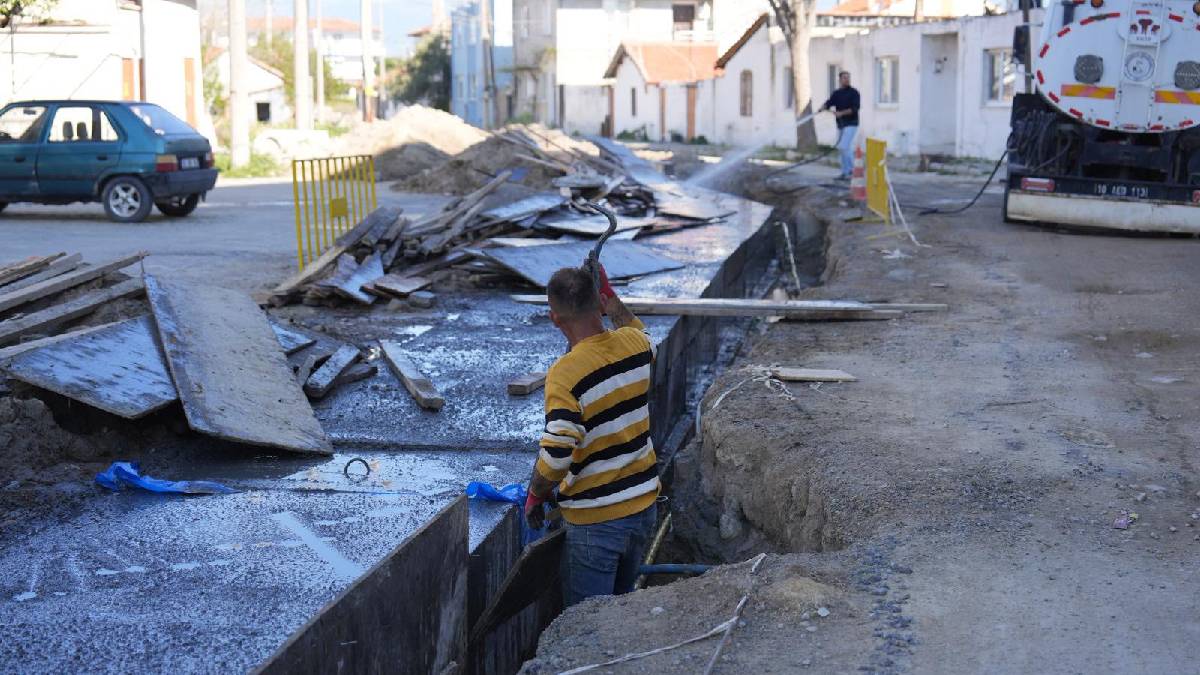 Aydın Büyükşehir tüm ilçelerde yol yapım ve yenileme çalışmalarını sürdürüyor