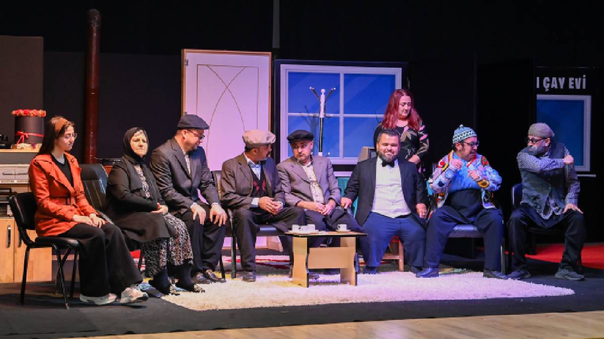 “Şaşkaloz Aşıklar” Kumluca’da sahnelendi