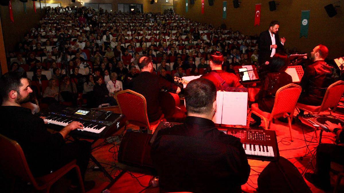 Volkan Konak Anma Gecesi'nde salon tıklım tıklım doldu