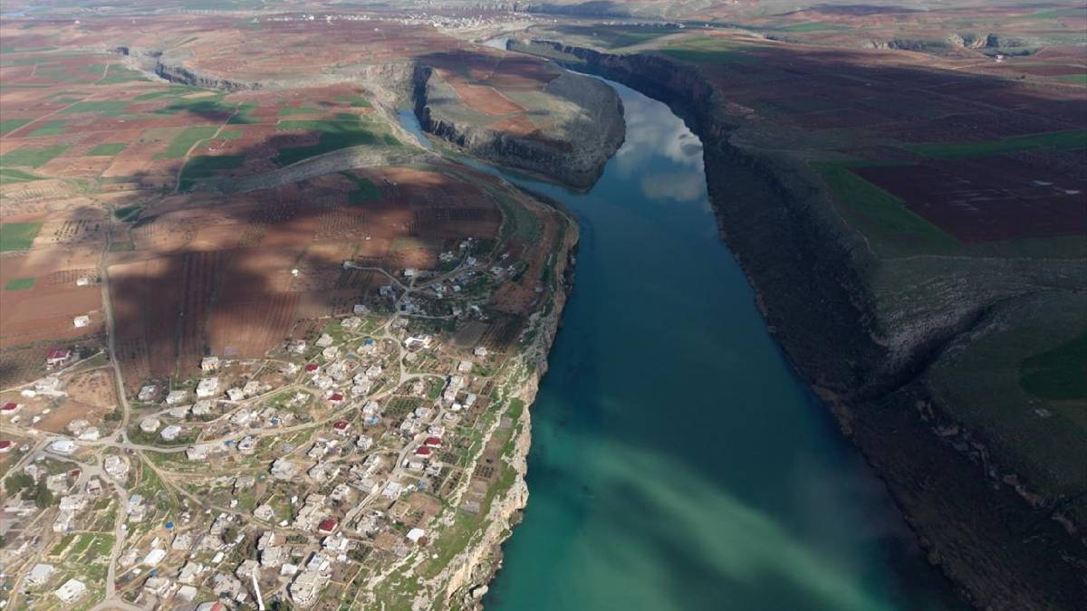 Taş yapıları ve tarihi kalıntılar geçmişine ışık tutuyor: Kızılin Köyü göreni mest ediyor