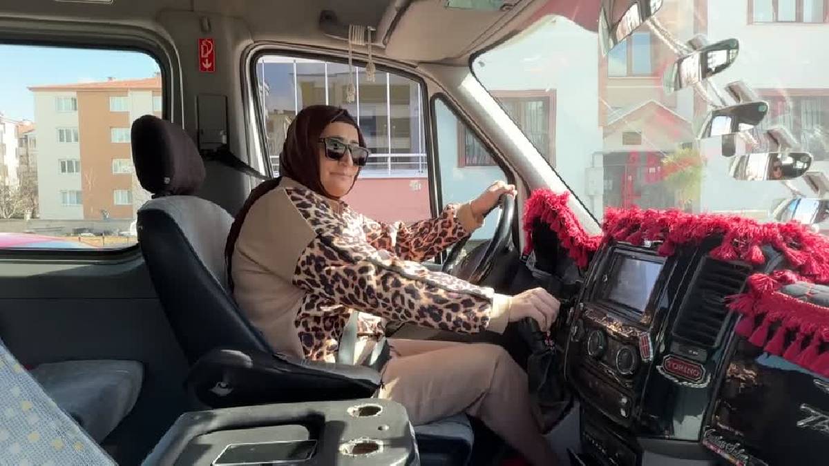 Eşinden devraldı servis şoförü oldu: 5 yıllık azmiyle ön yargıları yıktı