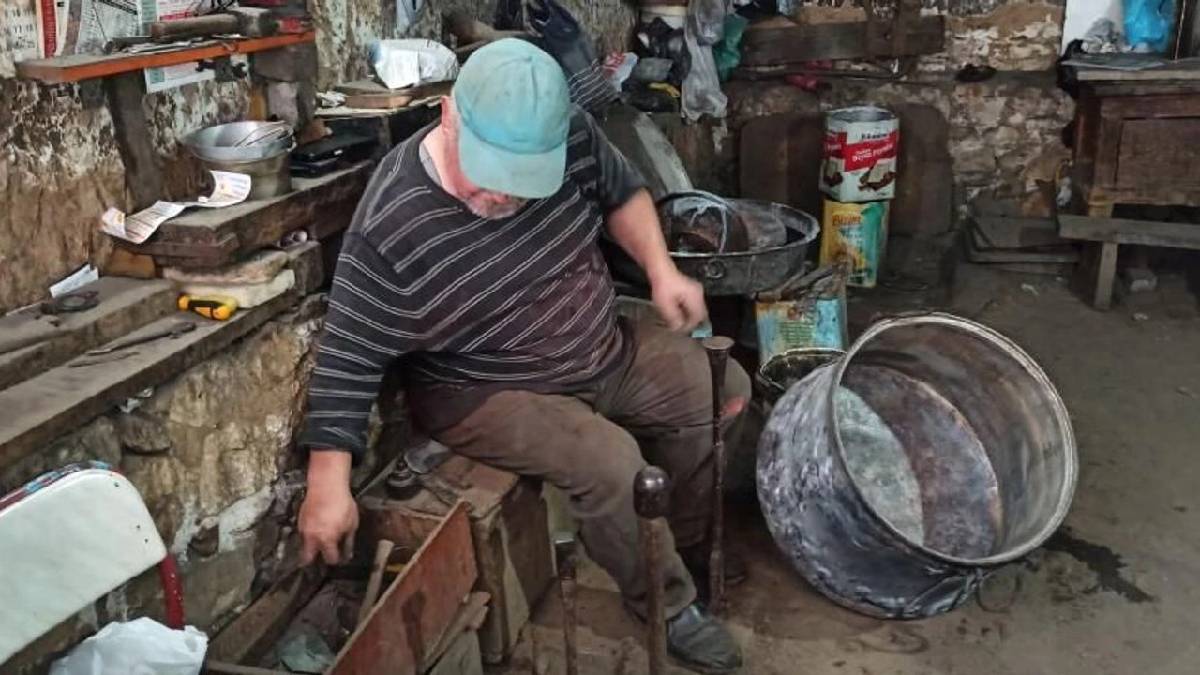 Kentte kalan son usta: Baba mesleği için teknolojiyle savaşıyor