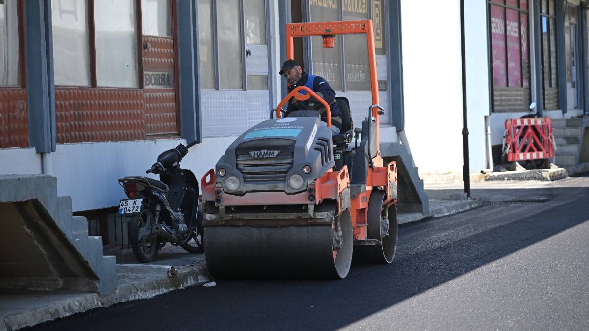 Kula’da asfalt çalışmaları sürüyor