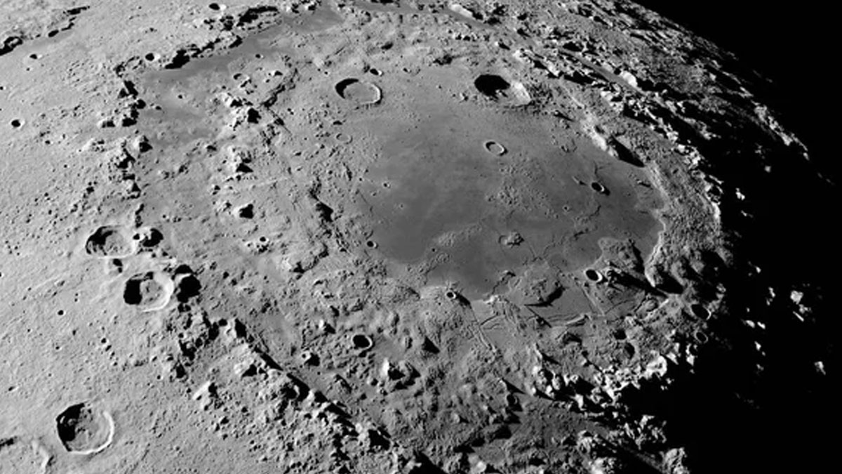 Ay’ın arkasından gelen fotoğraflar…