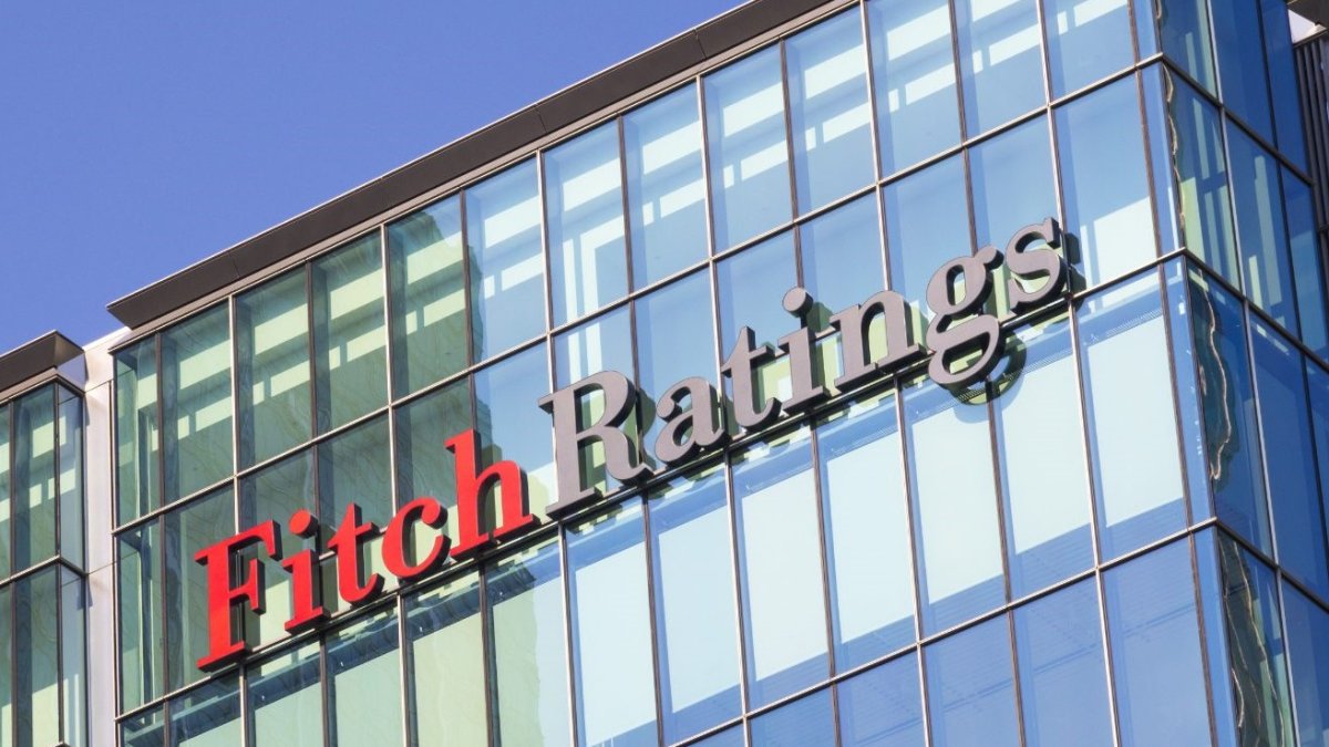 Fitch, Türkiye'nin kredi görünümünü pozitiften durağana çevirdi