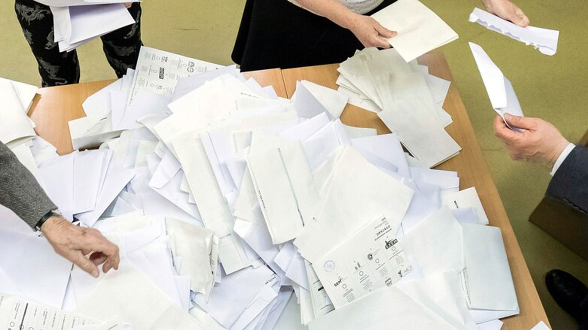 Macaristan'da sınırları aşan sandık: Dünyanın büyük güçlerinin kazanmak istediği seçim