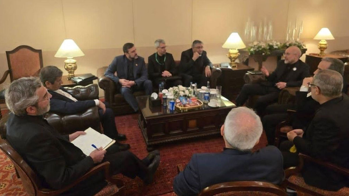 İslamabad'daki tarihi zirveden ilk kare: İran ABD ile aynı masaya oturmadı