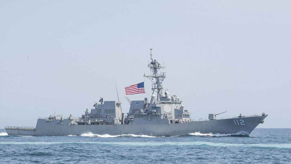 Savaşın başından bu yana bir ilk: ABD savaş gemileri Hürmüz Boğazı'na girdi