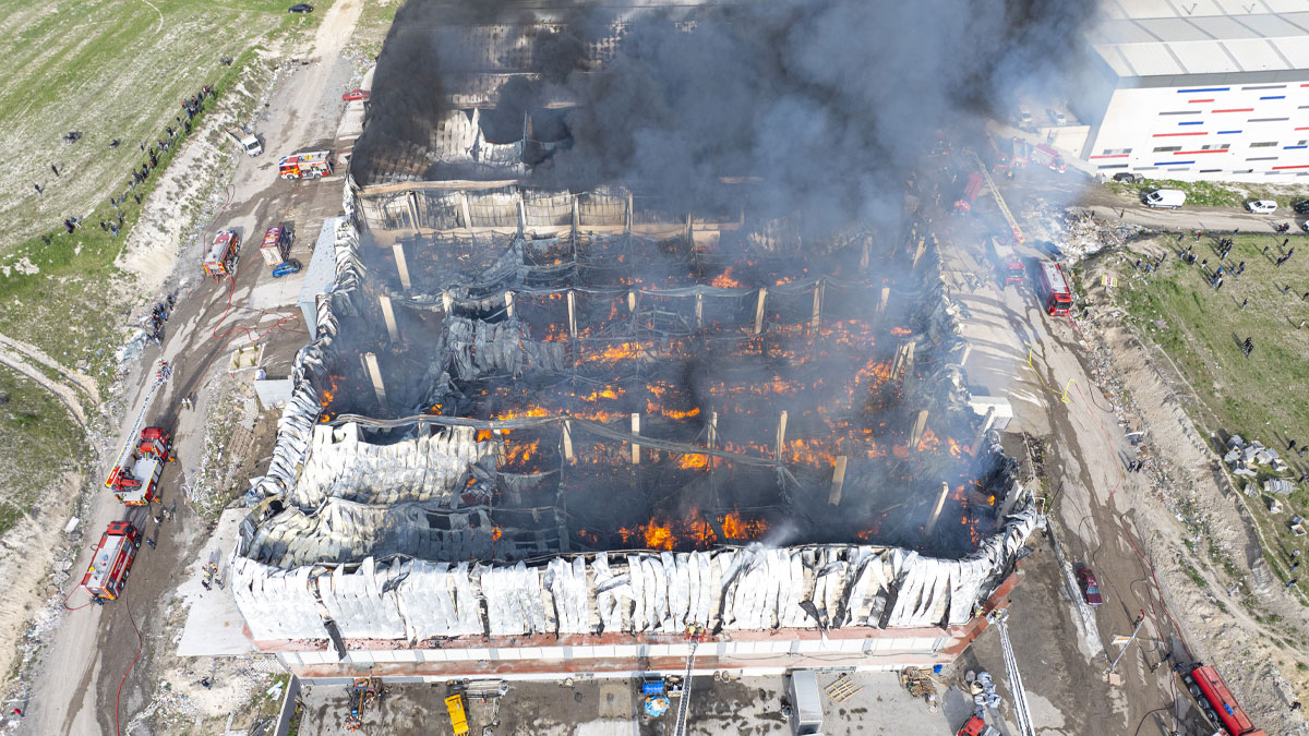 Ankara'da depo yangını: Çevre illerden ekipler sevk edildi