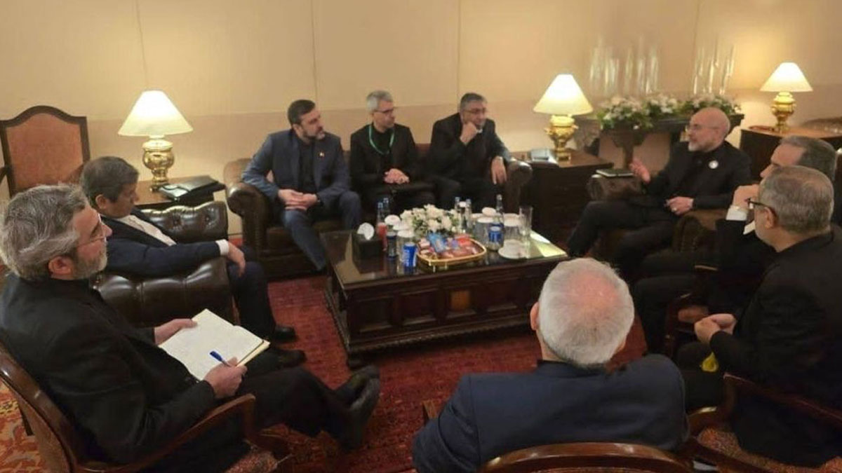 Tam güvensizlikle barış müzakeresi