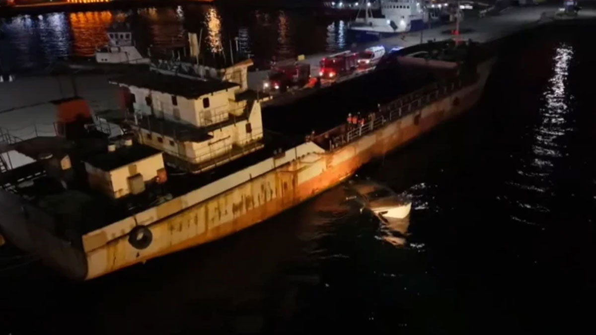 Üsküdar'da korku dolu anlar: Gemiye çarpan tekne battı