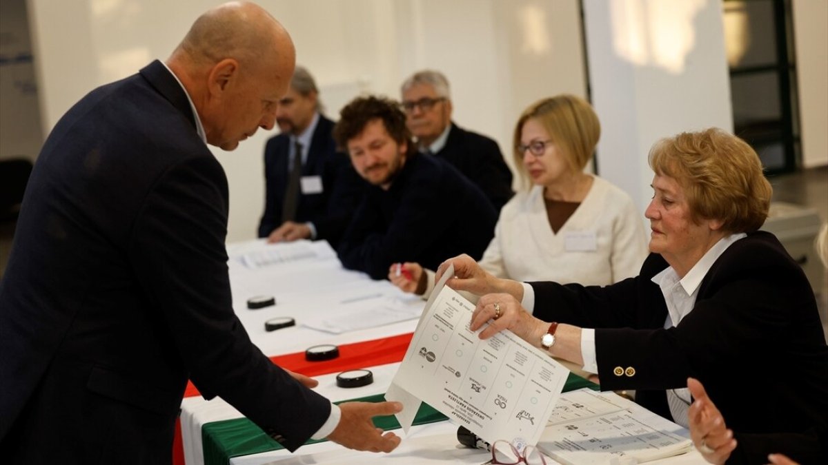 Macaristan sandık başında: Orban’ın 16 yıllık iktidarı kritik sınavda