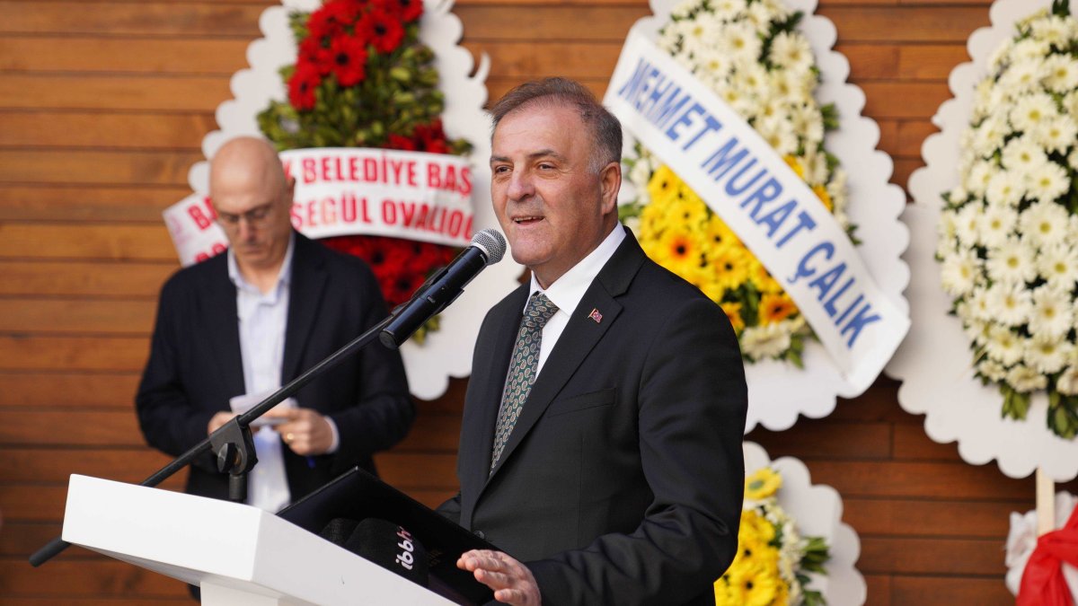 İBB Başkanvekili Nuri Aslan: 'Sanatın sustuğu yerde adalet nefes almaz'