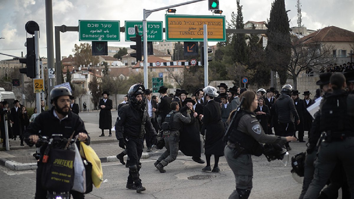 Tel Aviv'de zorunlu askerlik protestosu: 17 Haredi gözaltına alındı