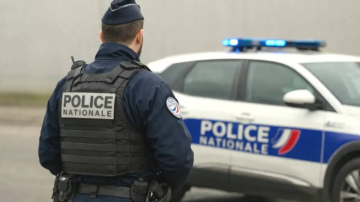 Fransa’da 9 yaşındaki çocuk iki yıl boyunca minibüste kilitli tutuldu