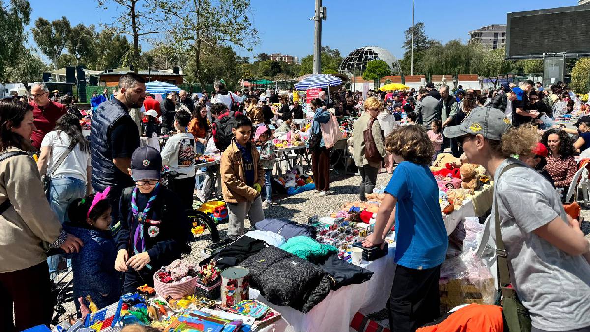 Karşıyaka’da ‘Çocuklar için 2. El Pazarı’na büyük ilgi