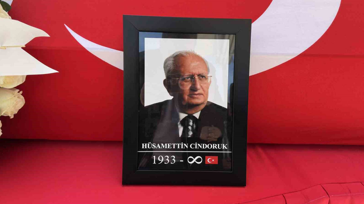 Hüsamettin Cindoruk son yolculuğuna uğurlandı