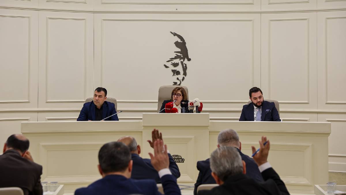 Büyükşehir Meclisi'nde Bakan Tekin'e paye, çiftçiye destek!