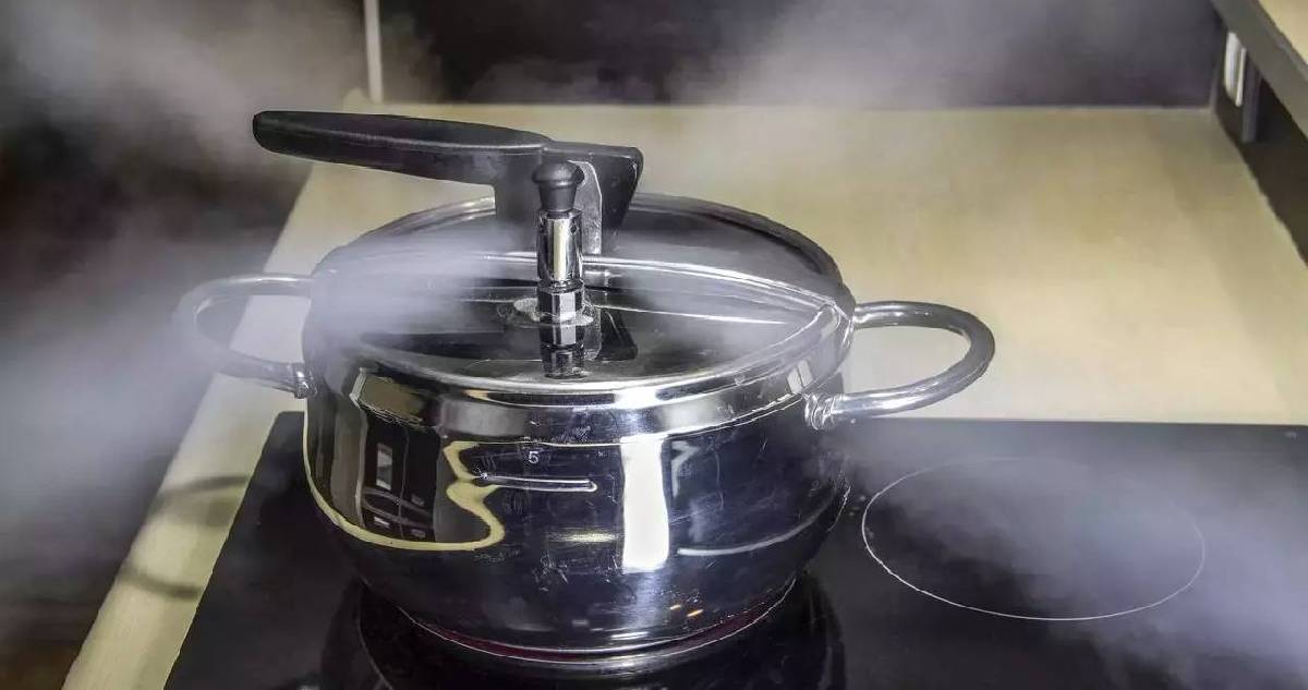 Düdüklü tencere kullanmaya korkanlar dikkat! Bu yöntem patlama riskini ortadan kaldırıyor