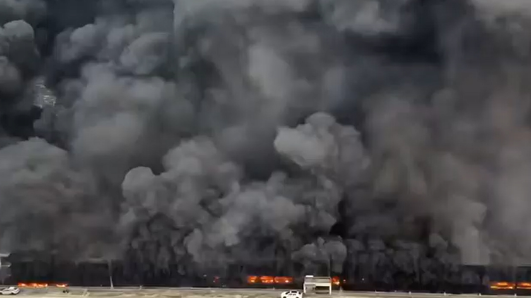 Dehşete düşüren görüntüler: BYD fabrikası alev alev yanıyor