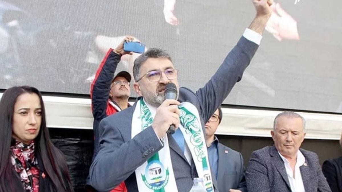 CHP'li bir belediye başkanı partisinden istifa etti