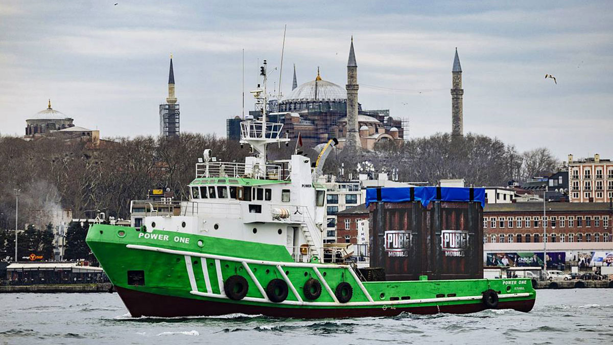 Boğaz'daki sandığı gerçek sanıp denize atlayacak loot meraklıları sakin olsun