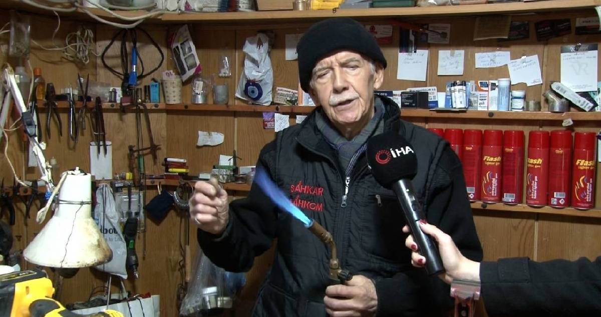 Altının dilinden anlıyor, 69 yıldır çalışıyor! Yeni nesil meslekten çok paraya önem veriyor