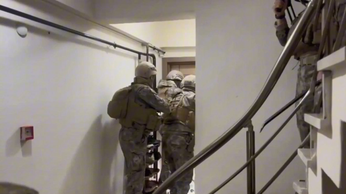 Yöneticisi yurt dışında olan çeteye operasyon: 17 gözaltı