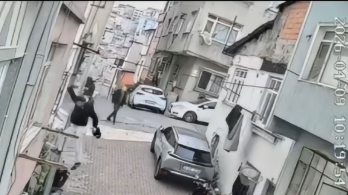 Gündüz vakti 3'üncü kata tırmanıp çantayı çaldı: O anlar kamerada